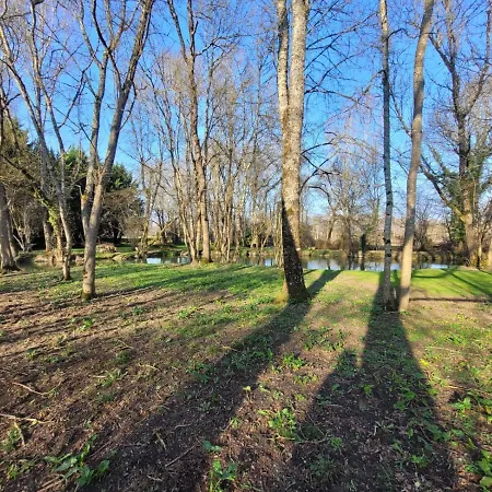 Oda ve Kahvaltı Domaine De Pladuc 3*